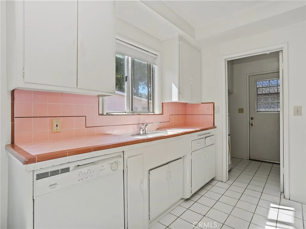 6633 Riverton Avenue, North Hollywood, California 91606 home-pic-3